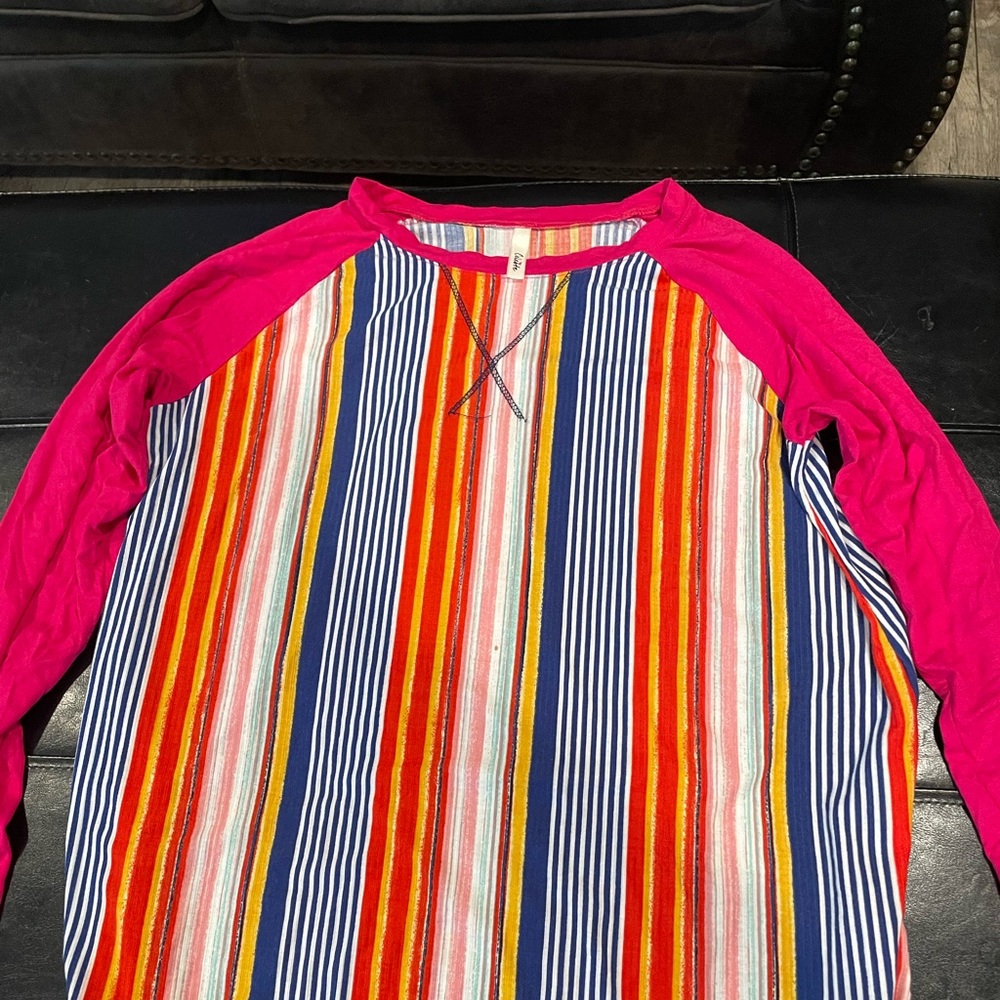 Womans XL bright and comfy colorful long sleeve top.